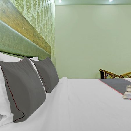 Collection O Rd Hotel Zirakpur Buitenkant foto
