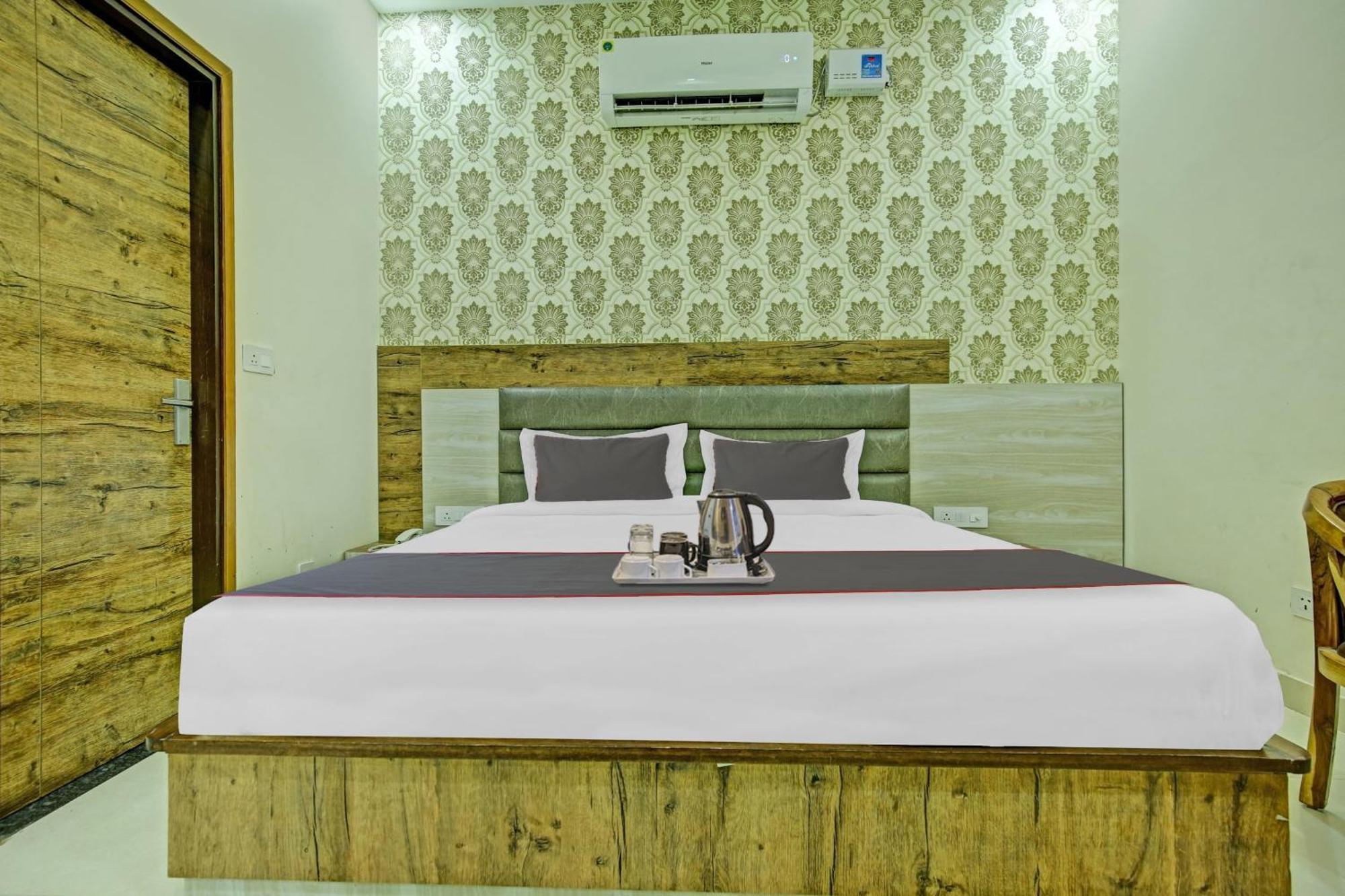 Collection O Rd Hotel Zirakpur Buitenkant foto